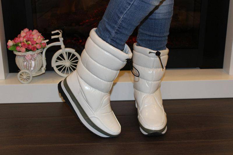 Дутики женские белые зимние или модные высокие, короткие спортивные сапоги демисезонные, кожаные розовые луноходы, с чем носить непромокаемую водонепроницаемую обувь