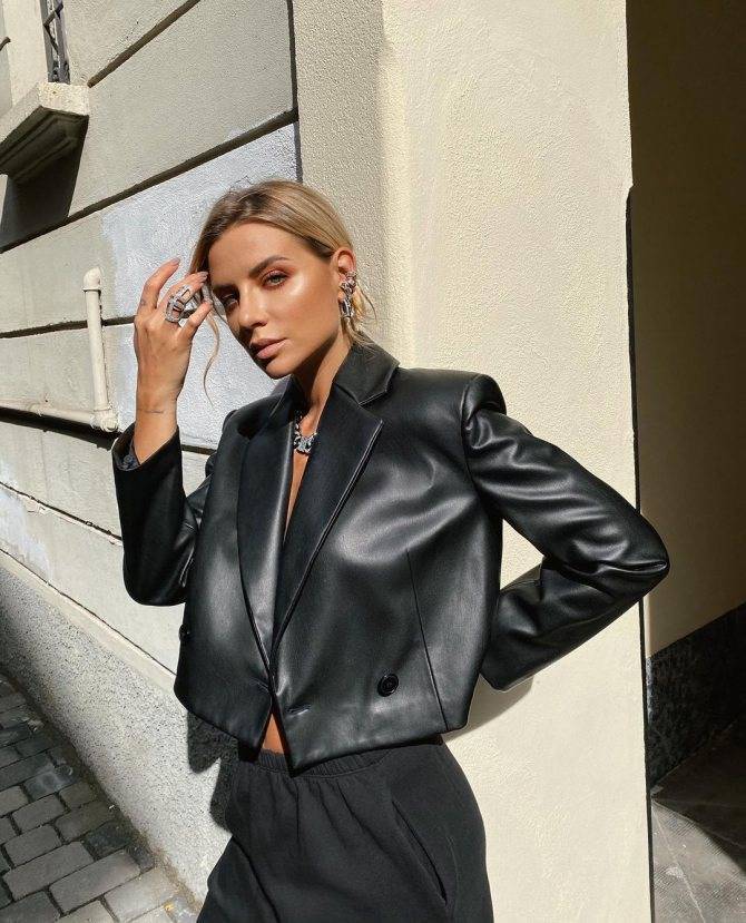 Женская кожаная куртка 2021: модные модели. варианты с чем носить