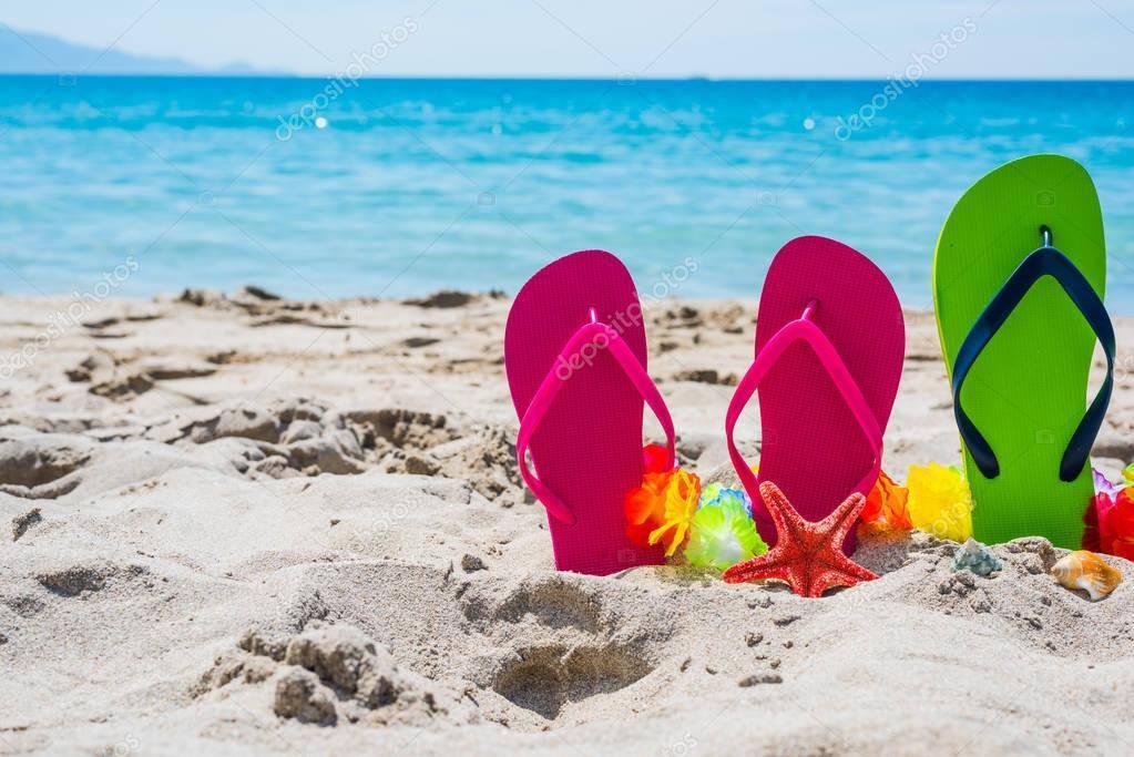 Обувь для пляжа: что лучше - аквашузы или аквасоки для купания в море, коралки, пляжная для детей, для купания на галечном пляже