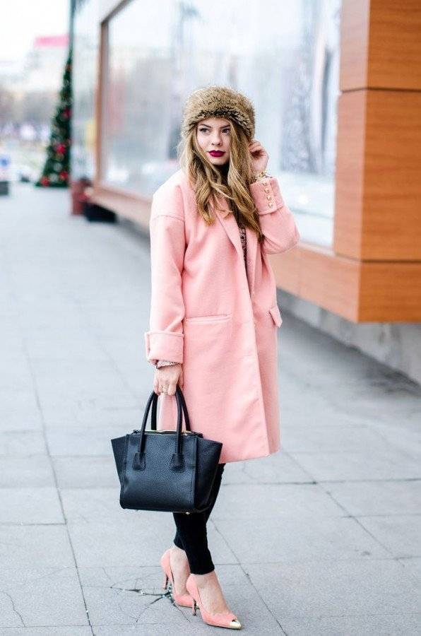 Встречаем весну в розовом пальто: примеры удачных образов и советы стилистов