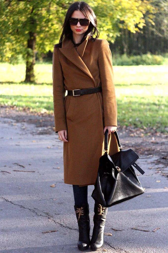 С чем носить коричневое пальто – зимнее, демисезонное, классическое, объемное, длинное, до колена, короткое, с мехом, халат, обувь, шарф, шапка