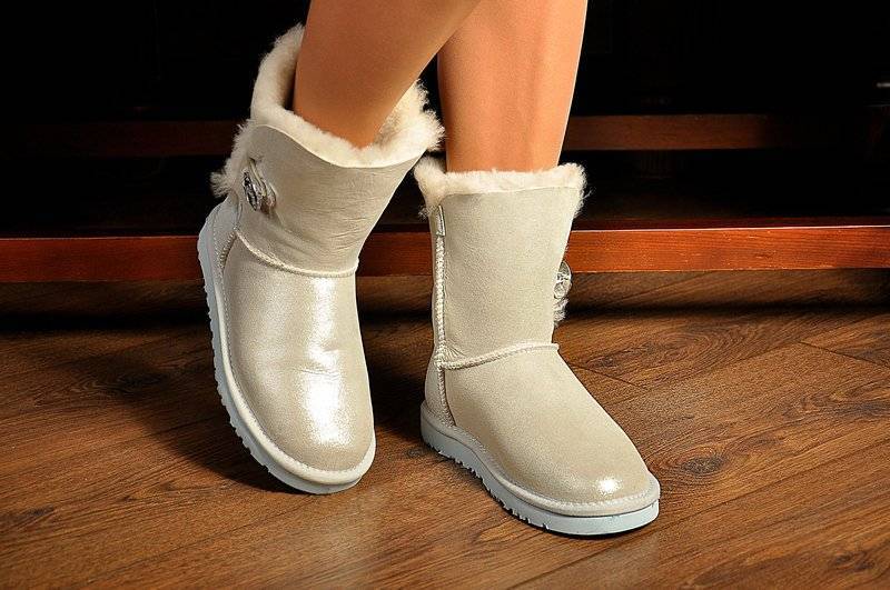 Хотите или нет, но угги - вновь модный тренд: как носить удобную обувь зимой-2021 - секреты вашего стиля
 - 9 января
 - 43177354776 - медиаплатформа миртесен