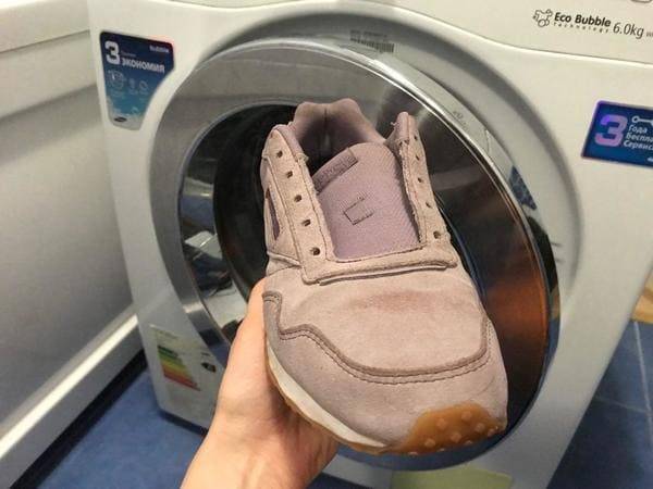 Можно ли стирать кроссовки new balance в стиральной машине или руками: как чистить замшевую, кожаную и тканевую обувь от нью баланс?