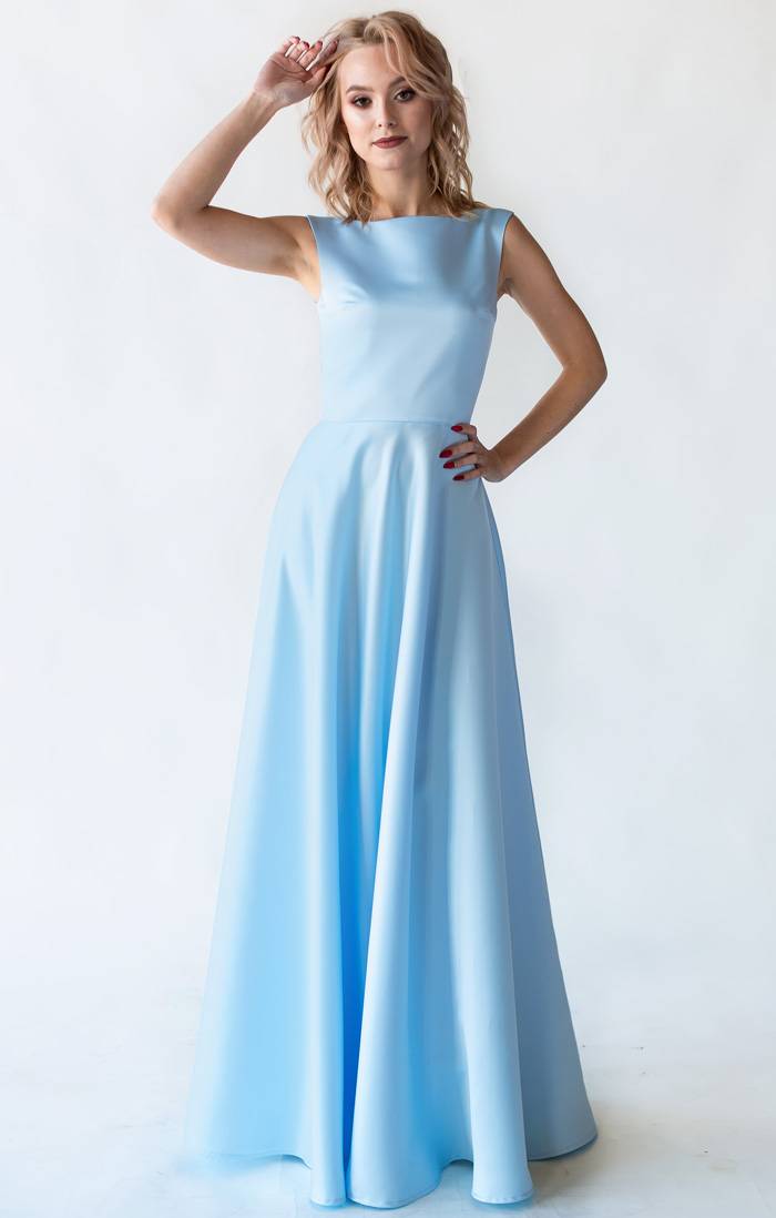 Голубой — самый популярный цвет платьев этого сезона