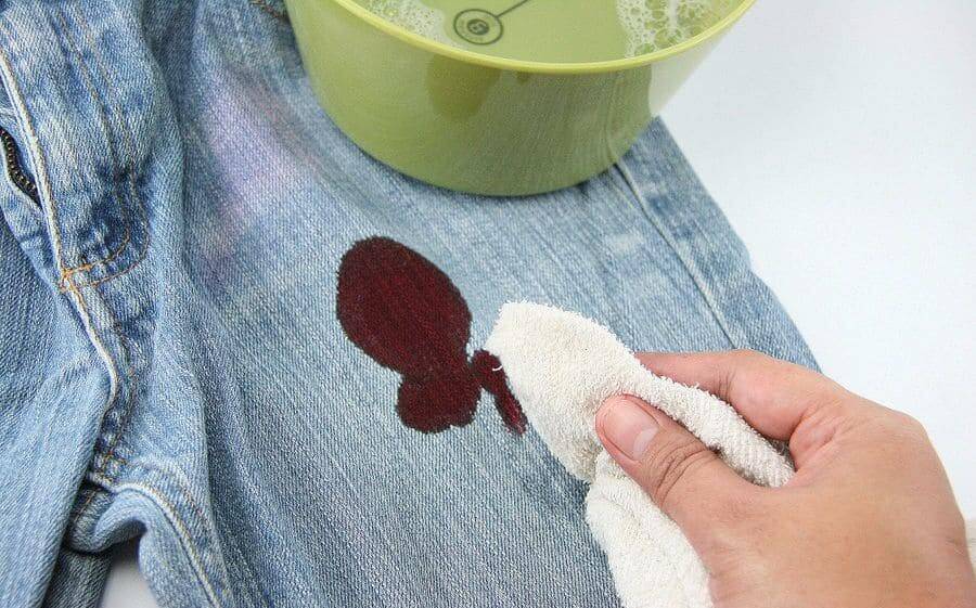 Как отстирать водостойкую помаду с одежды в домашних условиях без «ваниша»