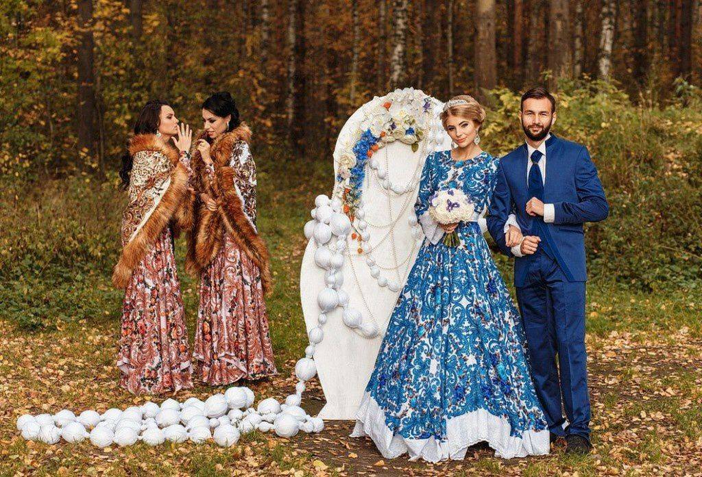 Свадебное платье в русском стиле: фото и рекомендации по выбору нарядов с вышивкой и славянскими узорами, виды народных сарафанов, подбор аксессуаров