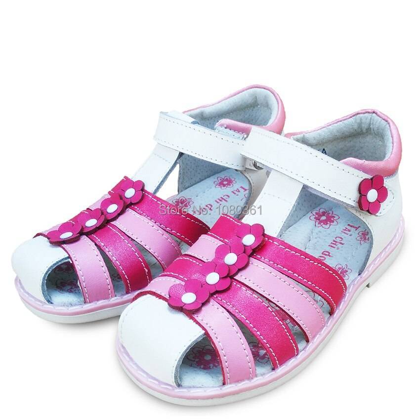 Как выбрать детские сандалии: обувь для самых маленьких