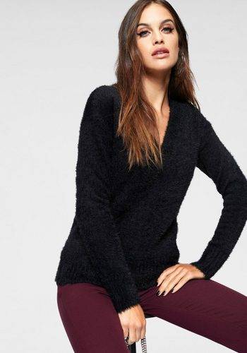 Свитер с v-образным вырезом: с чем носить женский пуловер, модные фасоны и цвета