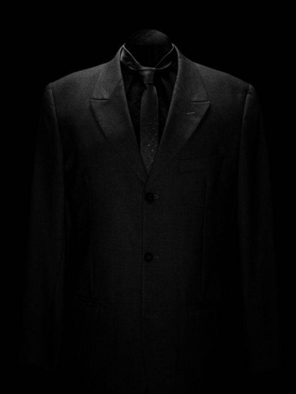 Черная мужская рубашка: с чем носить в 2021-2022?