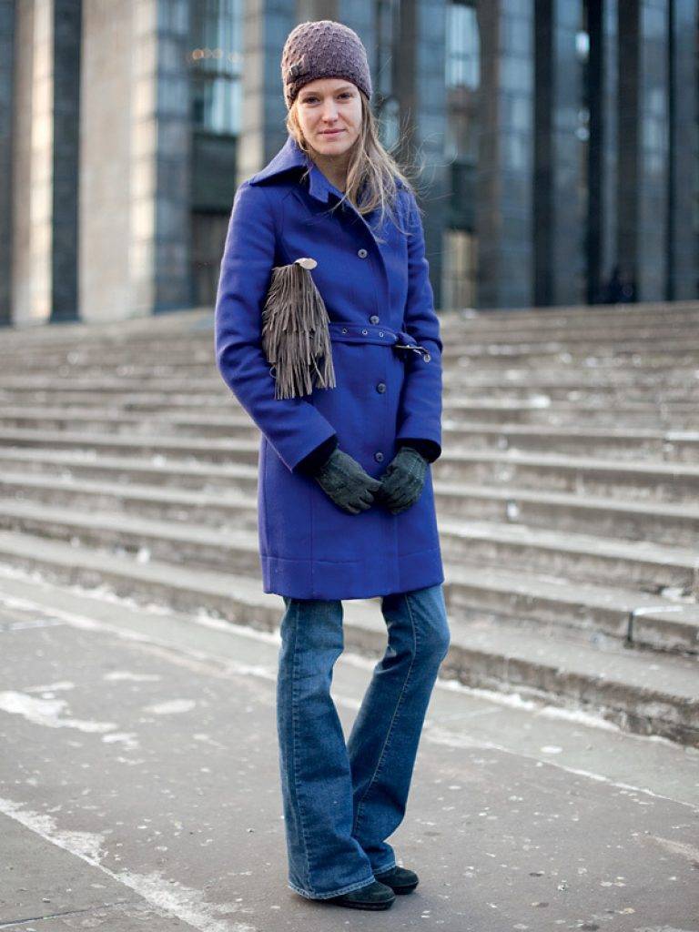 Советы с чем носить женские и мужские пальто синего цвета
