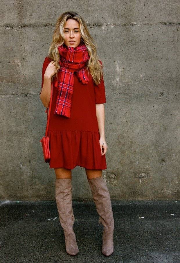 С чем носить красное платье: какие туфли надеть, с чем сочетать - фото