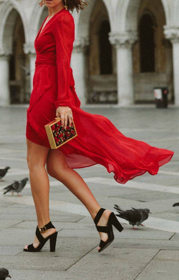 Платье черное с красным: описание, модели, сочетание и отзывы