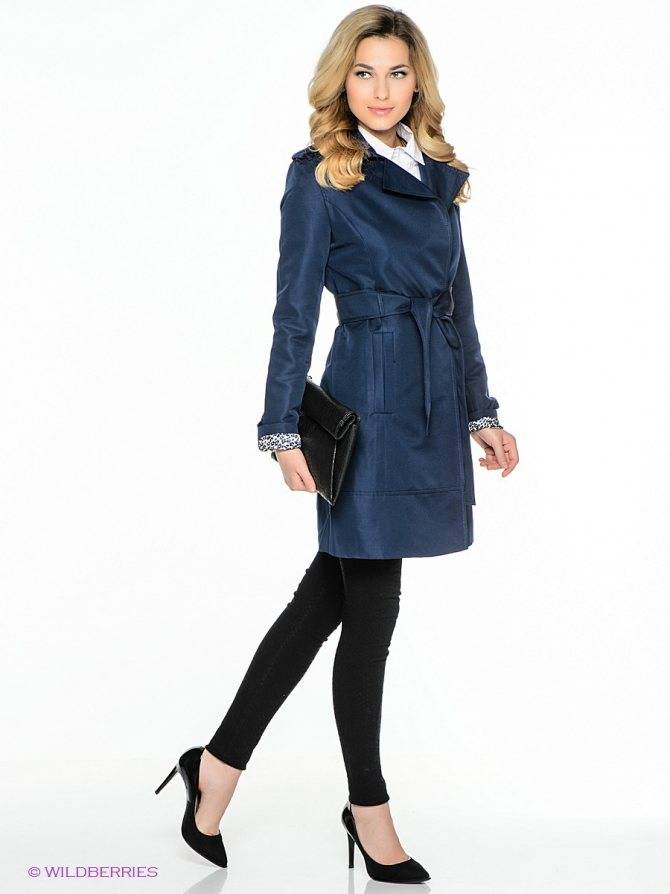 С чем женщине носить синюю куртку: стильные образы для всех времен года