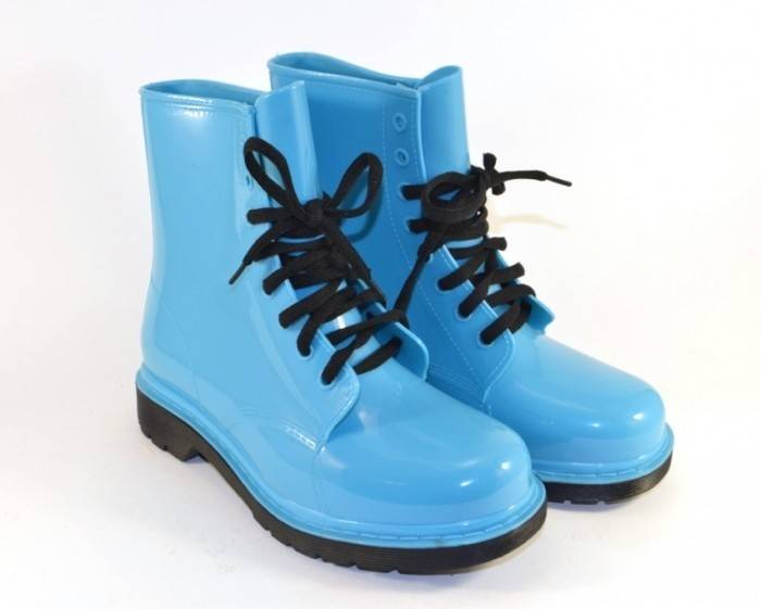Ботинки резиновые: прорезиненные на шнурках, прозрачные, зимние, с резиновым низом. ботинки с резиновым низом