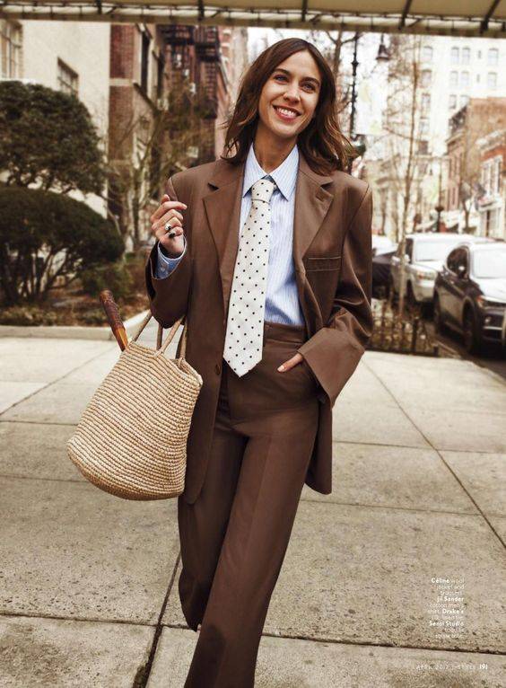 С чем носить коричневый пиджак: мужские и женские стильные образы, советы и фото