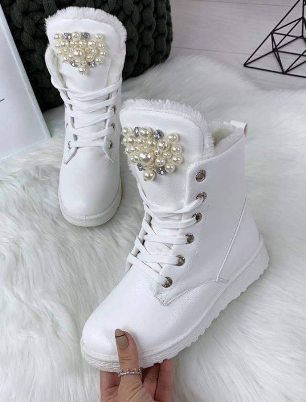 Белые женские ботинки, с чем носить зимнюю белую обувь и белые полуботиночки