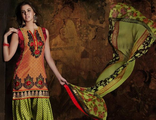Сари - национальная индийская одежда для женщин