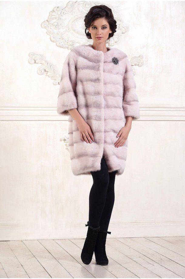 Элегантное женское пальто в стиле шанель