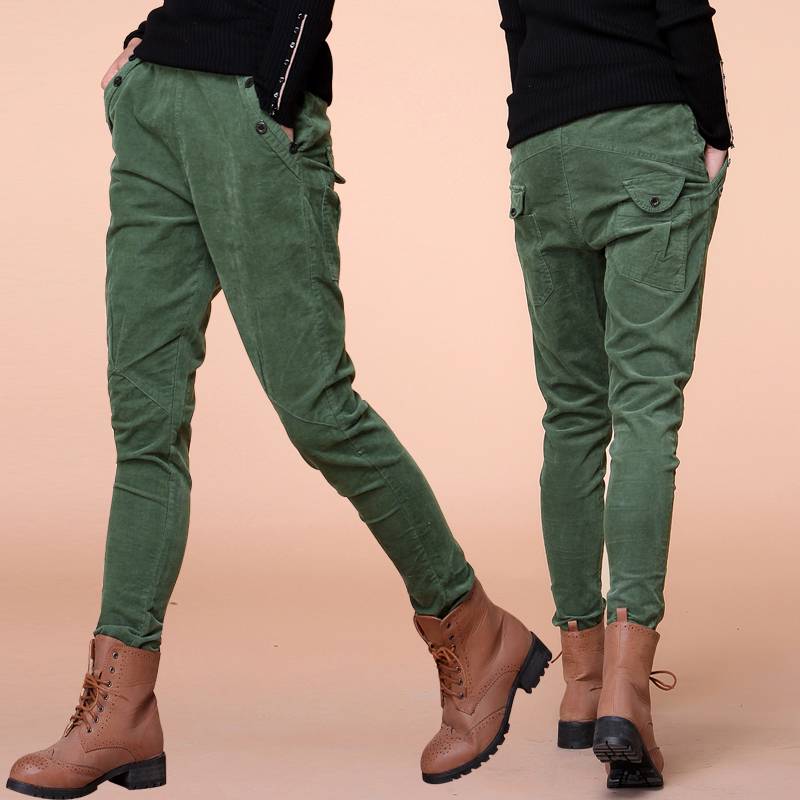 Зеленые брюки: женские, с чем носить, фото, темные, светлые, в клетку
