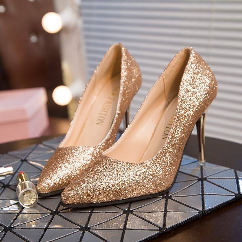 Золотые туфли – будь яркой и оригинальной!