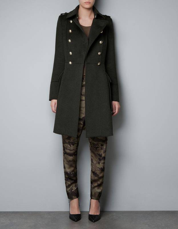 Женское пальто в стиле милитари — найдено простое решение для создания стильного образа