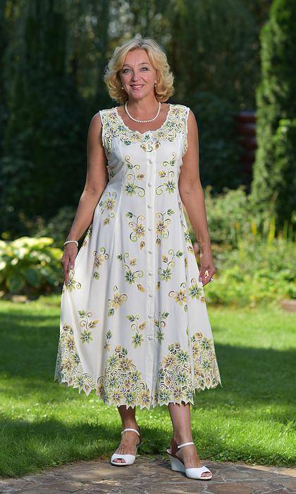 Нарядные платья для женщин 50 лет: фото и советы по выбору