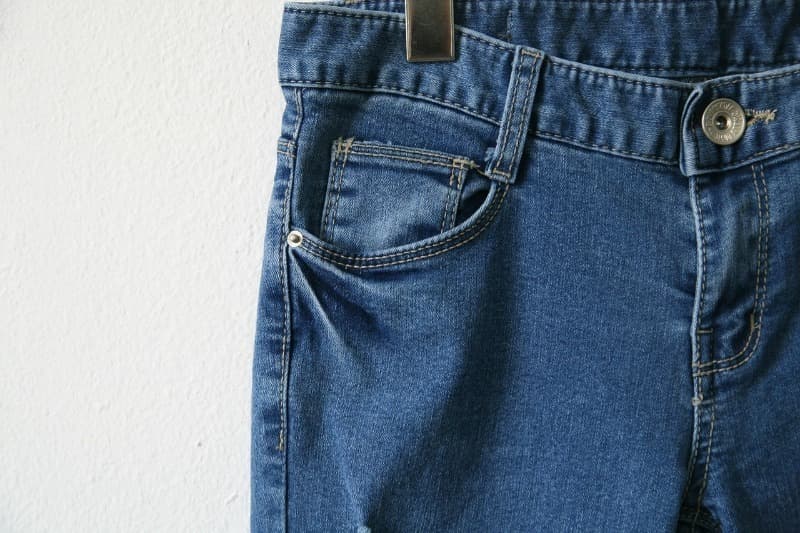 Зачем нужен маленький карман на джинсах и как его использовали раньше