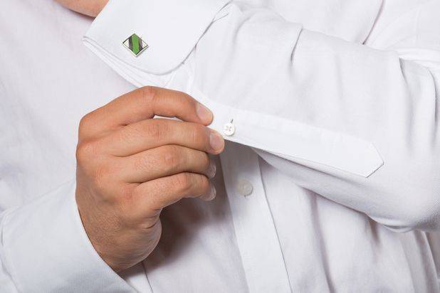Как надеть запонки на рубашку и как правильно носить?