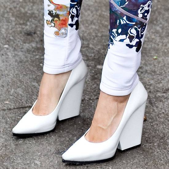 Белые туфли на каблуке: фото, с чем носить модные модели