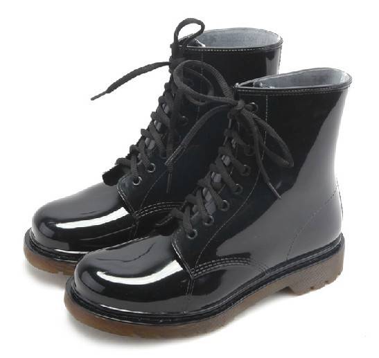 Резиновые ботинки со шнуровкой. как выбрать, с чем носить. резиновые ботинки на шнурках