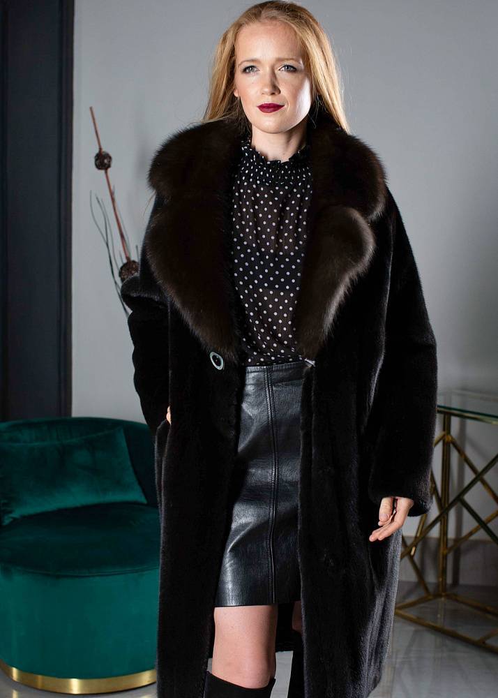 Женское пальто с норкой 2021-2022: фото, модели с норковым капюшоном