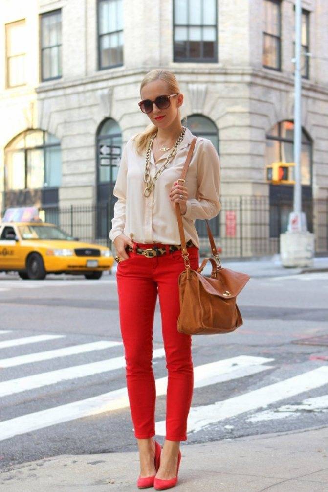 Красная юбка с блузками разных цветов: фото и идеальные варианты стильных луков