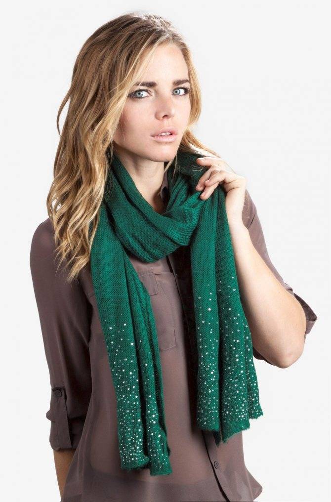 С чем носить зеленый шарф?