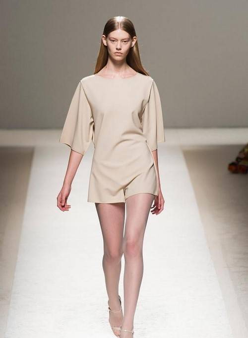 Модные луки в стиле минимализм 2021-2022 – тренды одежды в стиле минимализм, фото-идеи