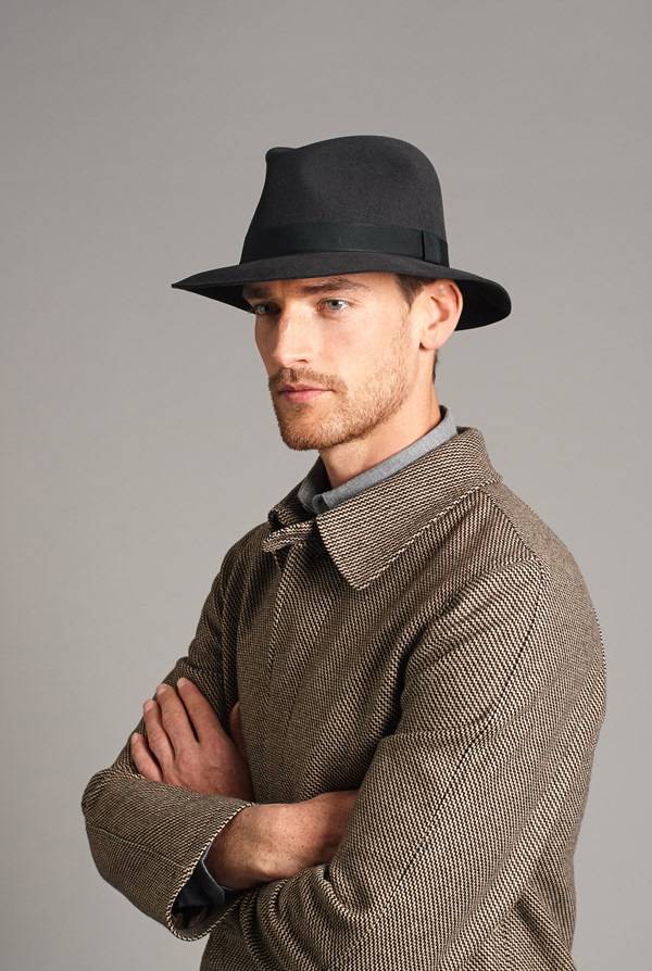 Федора и трилби — универсальные мужские шляпы
федора и трилби — универсальные мужские шляпы