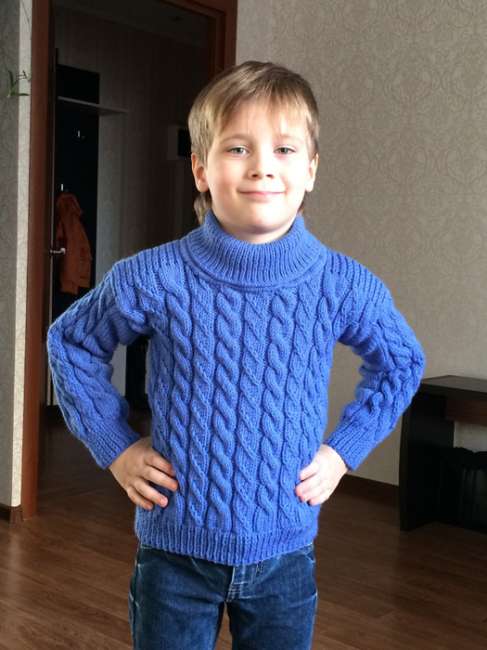 Модный свитер для мальчика