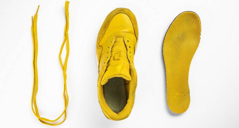 Как чистить замшевые кроссовки?