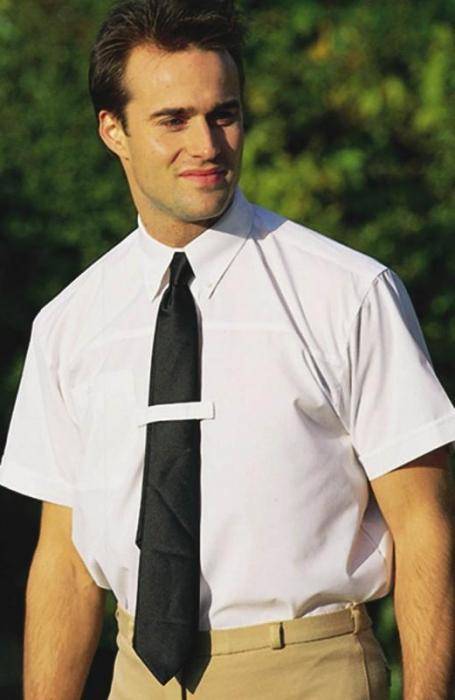 Рубашка с коротким рукавом и галстук