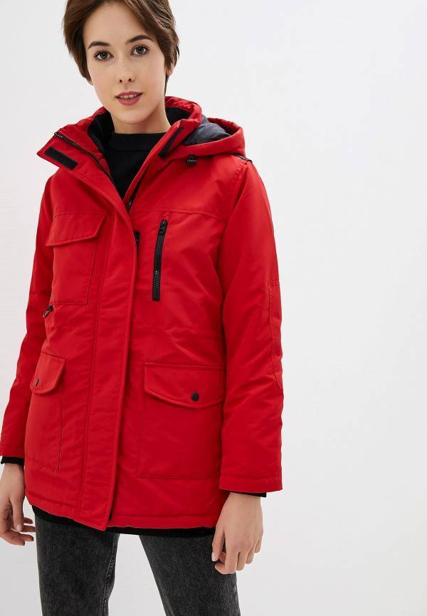 Красный — в моде: 20 стильных образов с курткой, которые захочется повторить