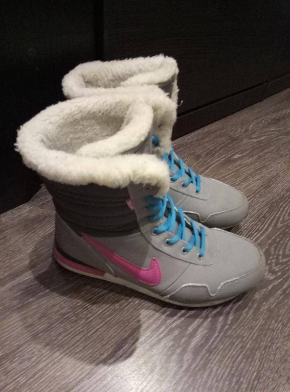 Зимние женские кроссовки Nike