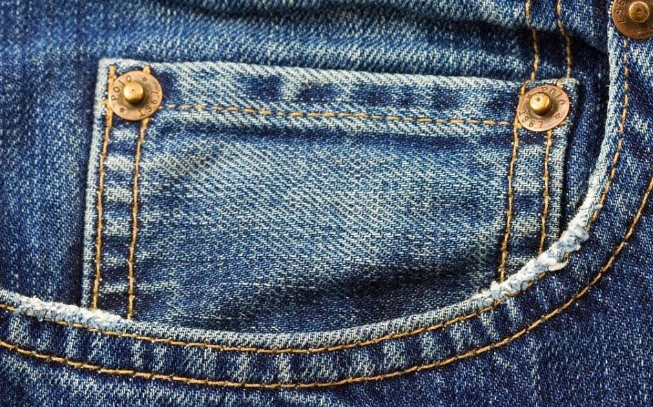 Для чего нужен маленький карман на джинсах — истинное предназначение и варианты