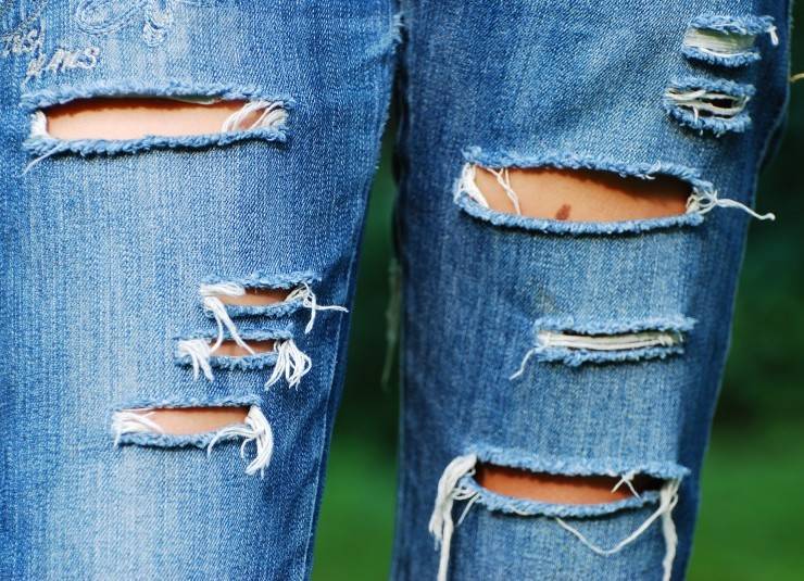 Как своими руками сделать рваные джинсы?