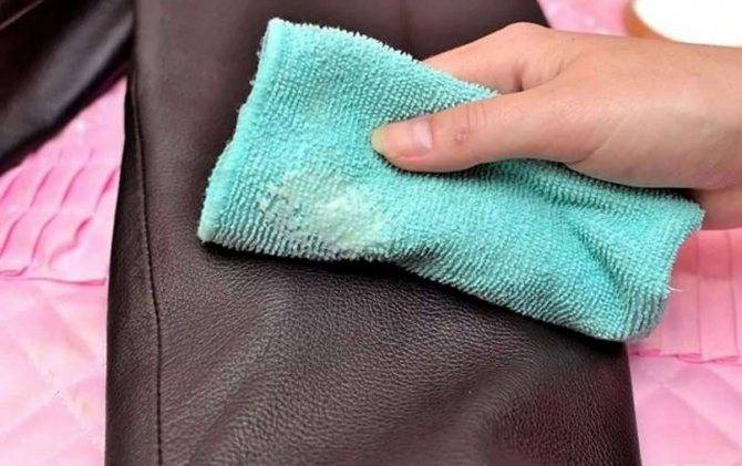 Как почистить замшевую куртку: способы, средства, советы