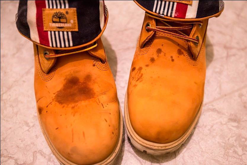 Как чистить обувь из нубука от пыли, грязи и пятен в домашних условиях