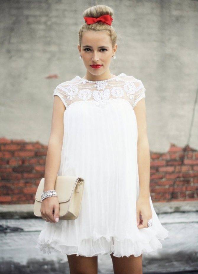 Короткие белые платья (46 фото): на свадьбу или выпускной, кружевное, шифоновое