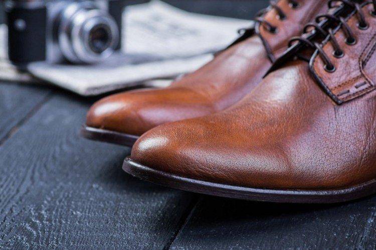 Как растянуть замшевую обувь?