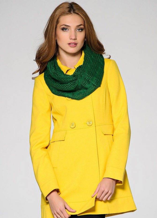Желтое пальто: модели и с чем носить?