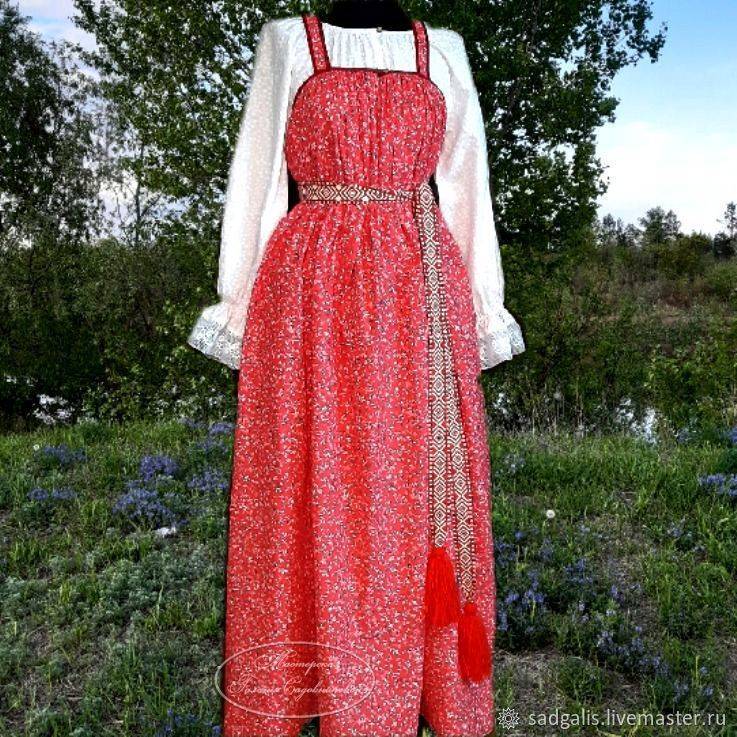 Сочетание платья-сарафана с разными стилями, выбор аксессуаров