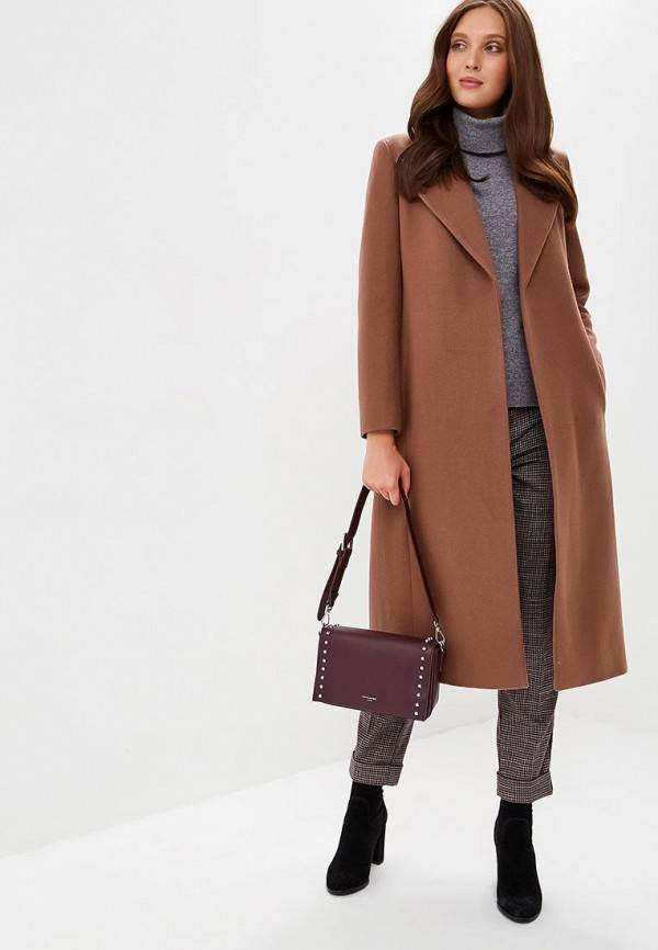 С чем носить коричневое пальто: спокойная классика и яркие аксессуары