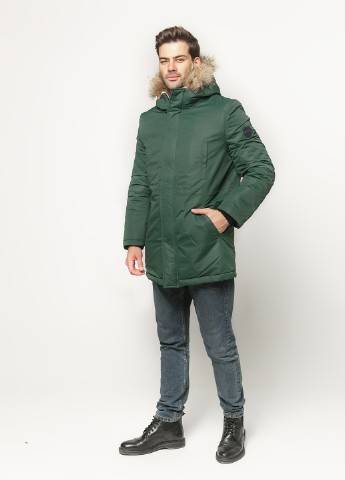 С чем носить зеленую куртку: в моде классический look и экстравагантный street style